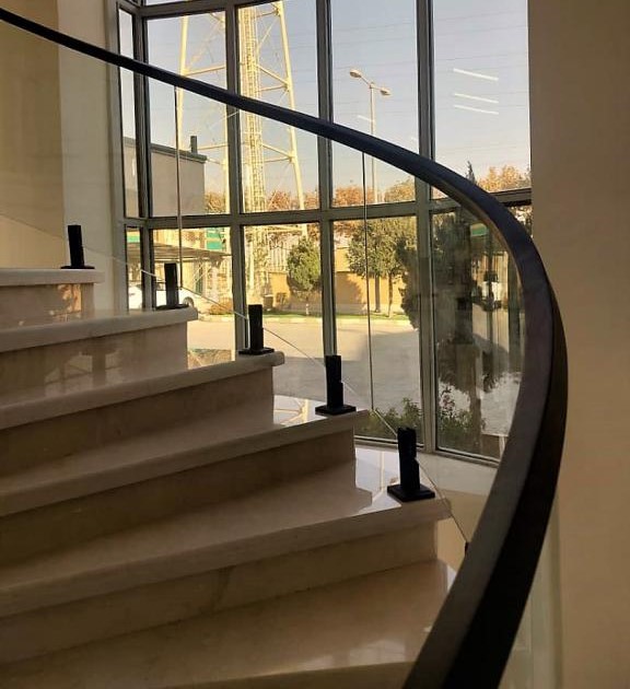 جانپناه و هندریل شیشه ای